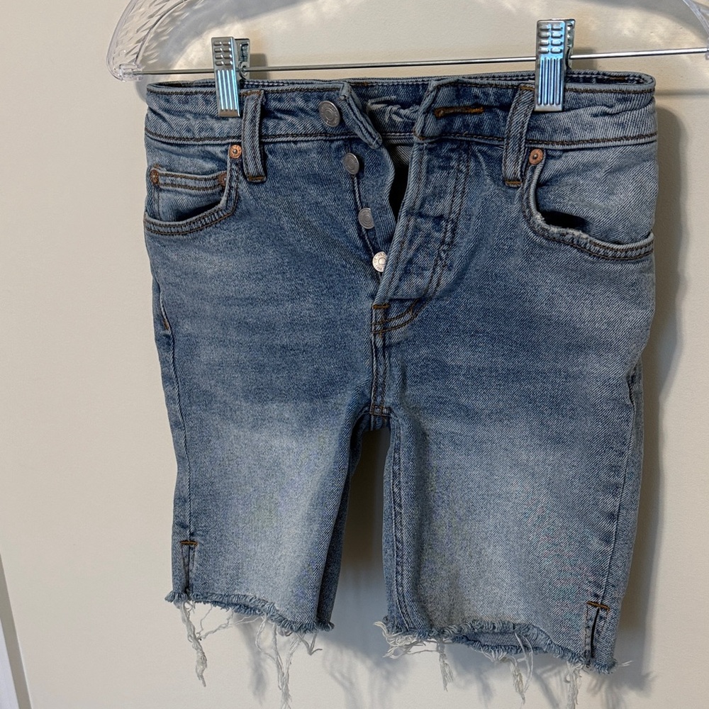 We The Free Women’s Bermuda Style Blue Jean Shorts / Button Fly / Size 24